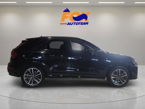 Used 2023 Audi Q3 2.0T Premium w/ Black Optic Sport Package image 6