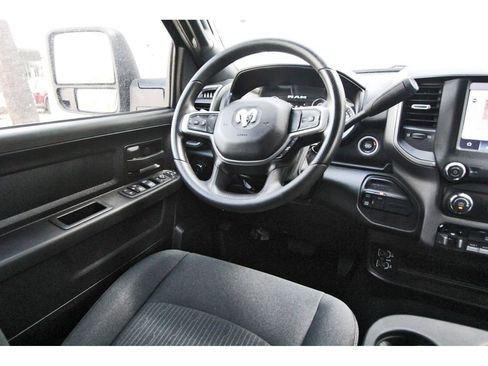 Used 2024 RAM 2500 Tradesman w/ Chrome Appearance Group image 8