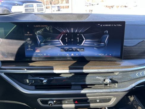 Used 2024 BMW X7 xDrive40i w/ Executive Package image 21