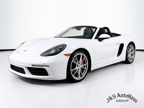 Used 2018 Porsche 718 Boxster S image 3