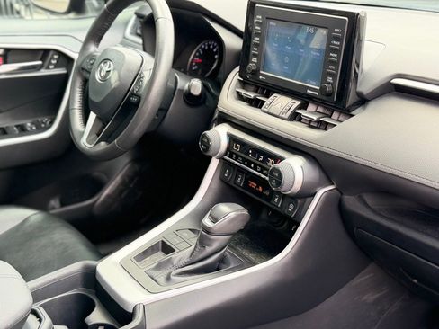 Used 2020 Toyota RAV4 XLE Premium FWD image 21