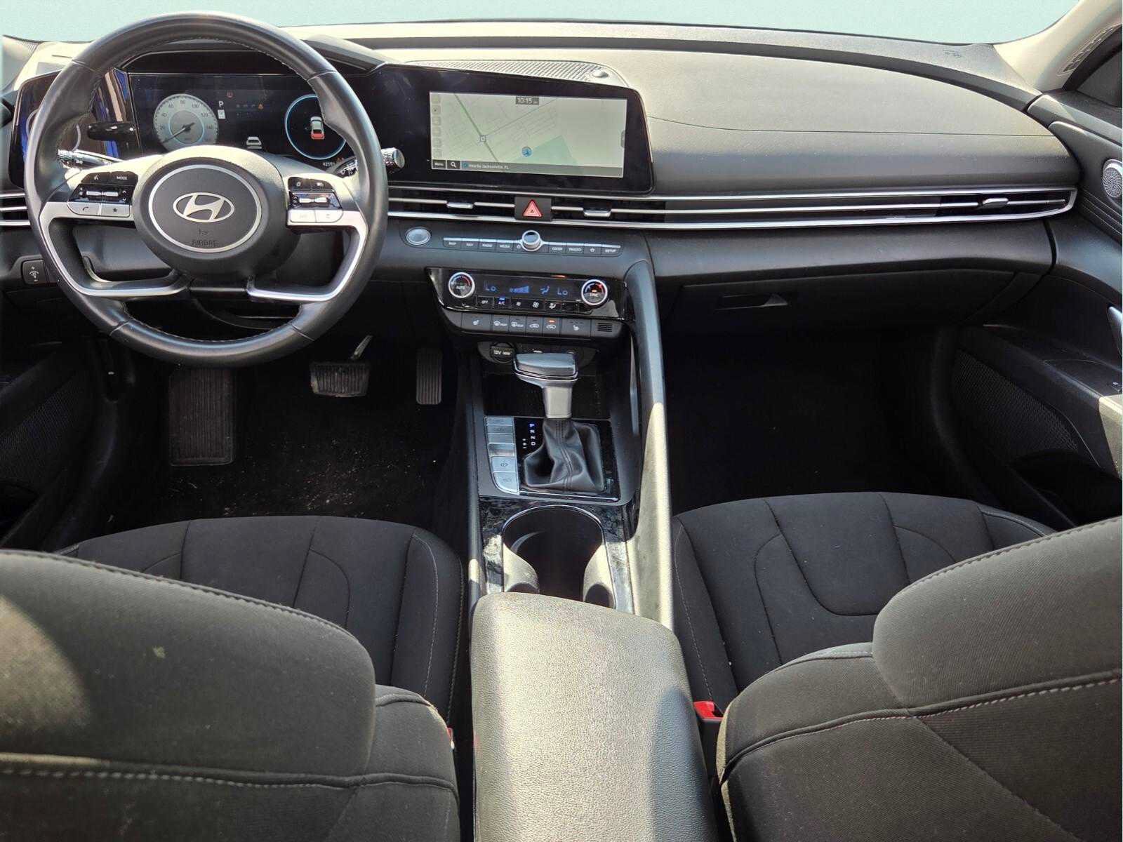 Used 2025 Hyundai Elantra SEL FWD image 14