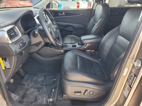 Used 2017 Kia Sorento EX image 3