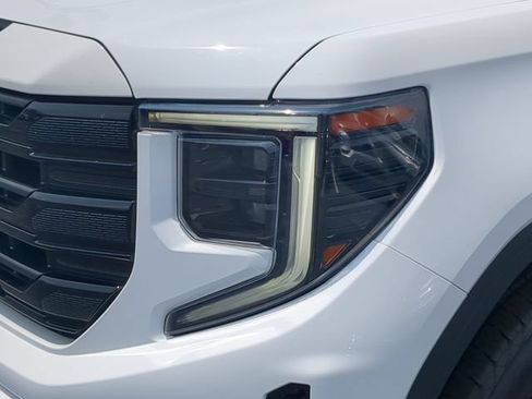 Used 2023 GMC Sierra 1500 Elevation AWD/4WD image 10