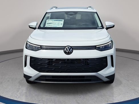 New 2026 Volkswagen Tiguan SE AWD/4WD image 2