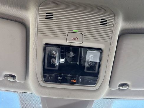 Used 2024 Volkswagen Atlas SE FWD image 34