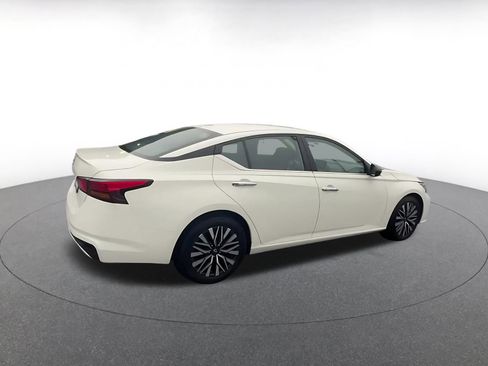 Used 2025 Nissan Altima 2.5 SV image 15