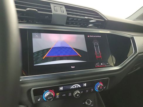 Used 2024 Audi Q3 2.0T Premium w/ Convenience Package image 30