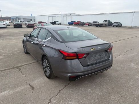 Used 2024 Nissan Altima 2.5 SV image 4