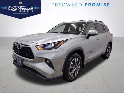 Used 2022 Toyota Highlander XLE image 1