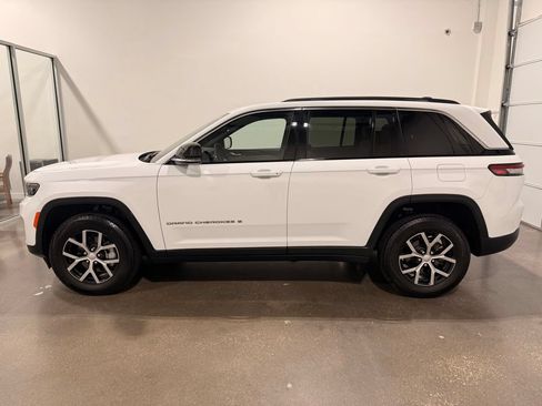 Used 2023 Jeep Grand Cherokee Limited AWD/4WD image 8