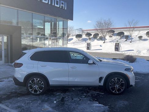 Used 2025 BMW X5 xDrive50e image 4