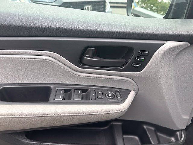 Used 2018 Honda Odyssey EX-L image 14