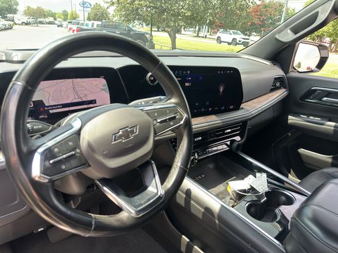 Used 2025 Chevrolet Suburban Z71 AWD/4WD image 23