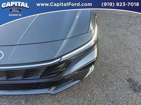 Used 2024 Hyundai Elantra SE image 11