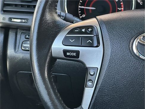 Used 2012 Toyota Highlander Limited image 23