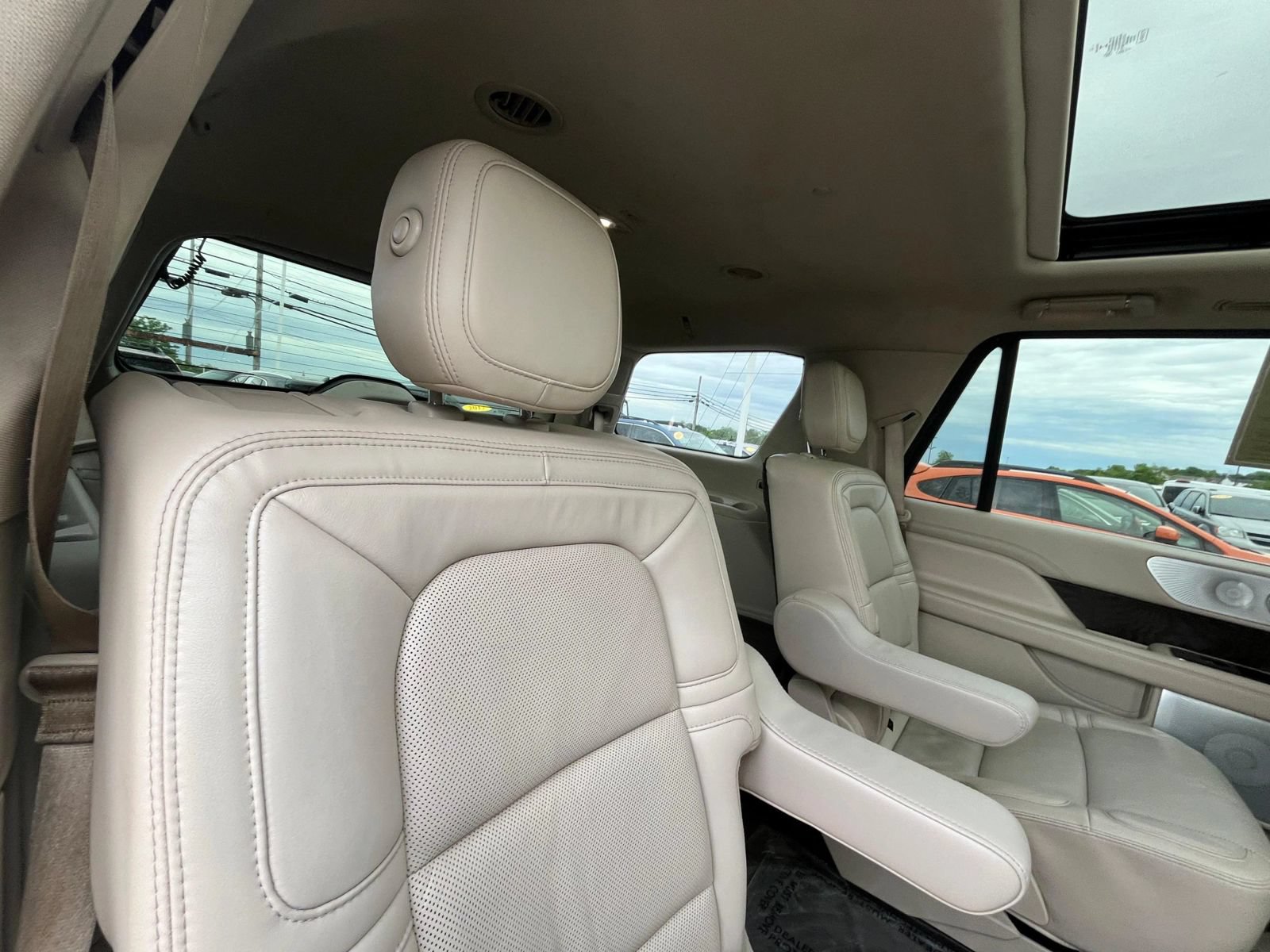Used 2020 Lincoln Navigator Reserve w/ Luxury Package RWD image 33