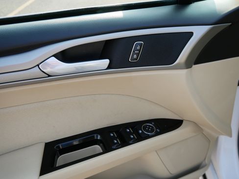 Used 2013 Ford Fusion SE FWD image 20