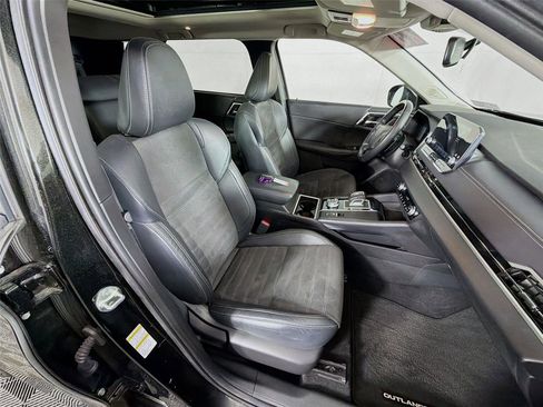 Used 2023 Mitsubishi Outlander SE AWD/4WD image 31