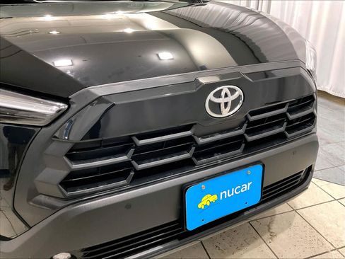 Used 2026 Toyota Corolla Cross XLE w/ Convenience Package image 32