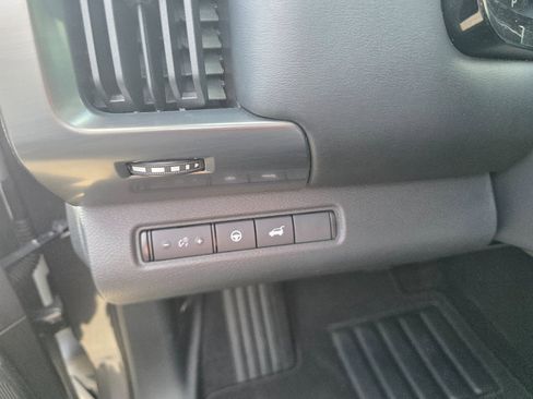 Used 2022 Nissan Pathfinder SL w/ SL Premium Package FWD image 19