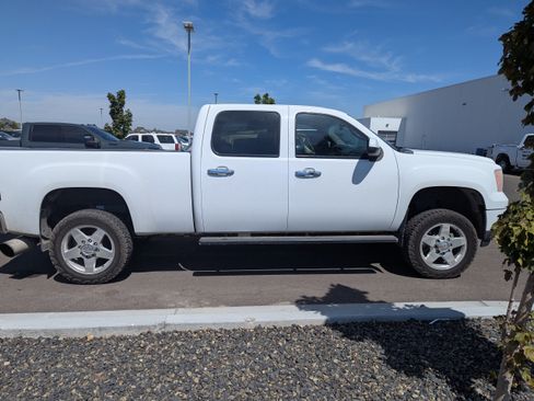 Used 2013 GMC Sierra 2500 Denali w/ Suspension Package, Off-Road AWD/4WD image 5