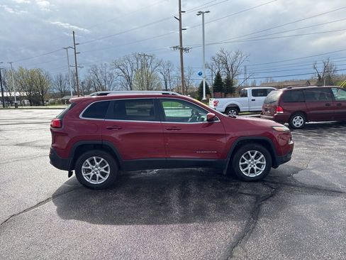 Used 2016 Jeep Cherokee Latitude image 4