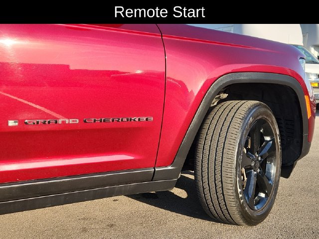 Used 2025 Jeep Grand Cherokee Altitude AWD/4WD image 19
