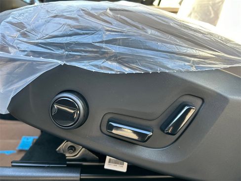 New 2026 Volvo XC90 B6 Plus w/ Protection Package Premier image 10
