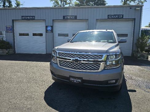 Used 2018 Chevrolet Suburban LT AWD/4WD image 2