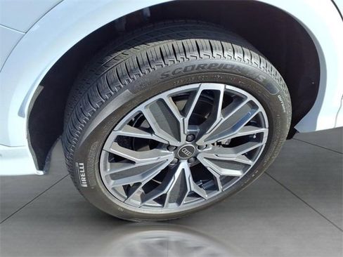 Used 2025 Audi Q5 Premium Plus w/ Premium Plus image 5