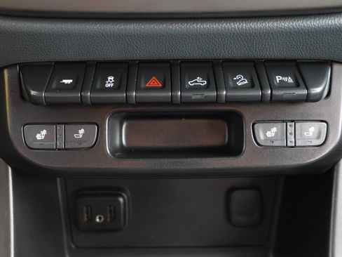Used 2022 Chevrolet Colorado Z71 AWD/4WD image 35