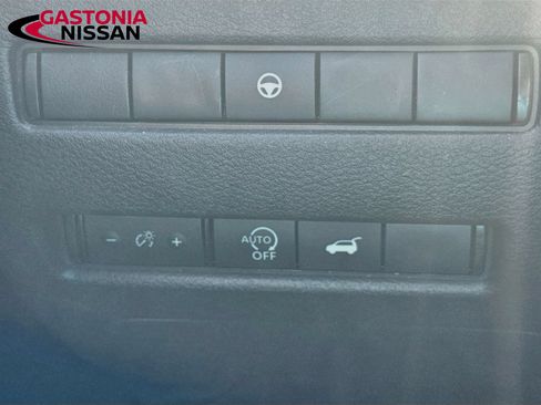 Used 2025 Nissan Rogue SV AWD/4WD image 13
