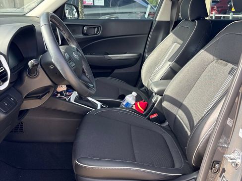 Certified 2025 Hyundai Venue Limited FWD image 16