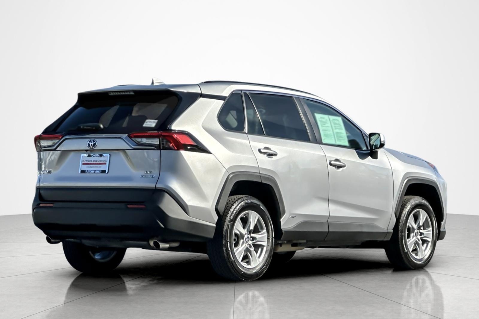 Used 2022 Toyota RAV4 LE AWD/4WD image 5