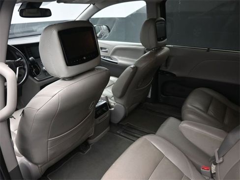 Used 2020 Toyota Sienna LE image 23