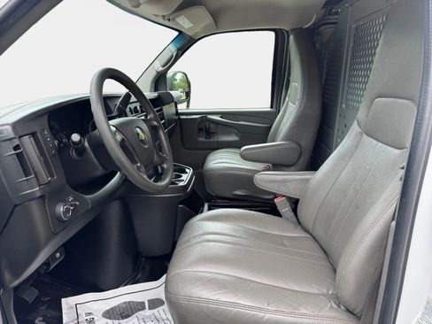Used 2015 Chevrolet Express 3500 image 9
