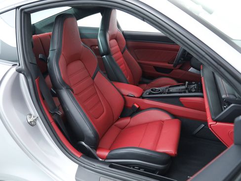 Used 2025 Porsche 911 Carrera 4 GTS image 18