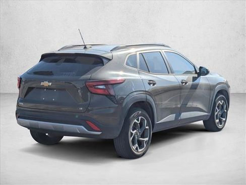Used 2024 Chevrolet Trax LT w/ Sunroof Package FWD image 5