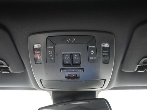 Used 2021 Toyota Sienna XSE FWD image 25