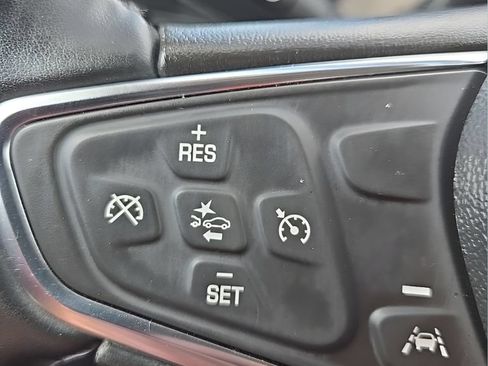 Used 2024 Chevrolet Equinox LT FWD image 21
