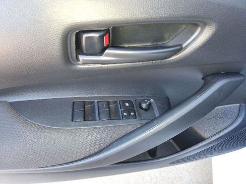 Used 2025 Toyota Corolla LE image 28