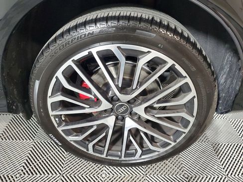 Used 2025 Audi SQ5 Premium Plus w/ Premium Plus Package image 10