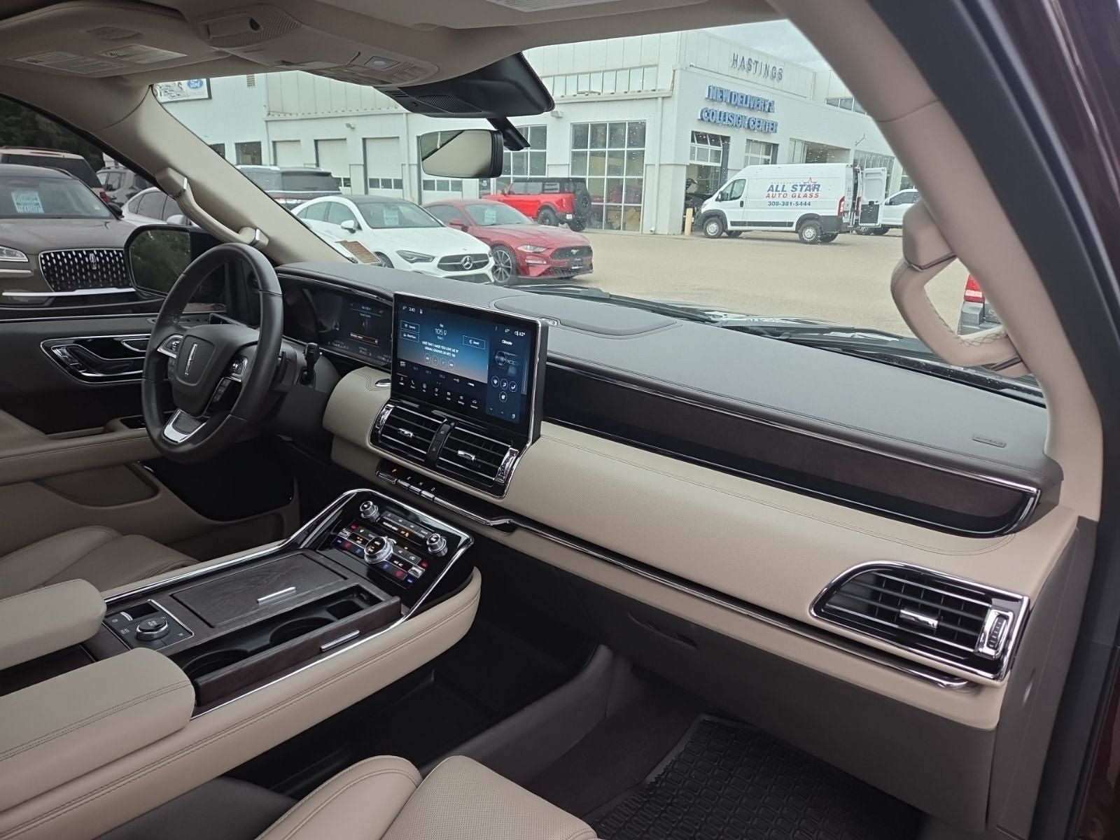 Used 2023 Lincoln Navigator 4WD image 13