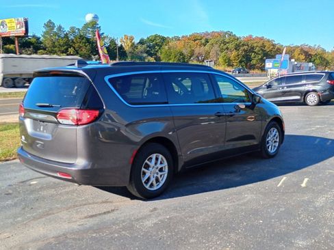 Used 2020 Chrysler Voyager Lxi image 5