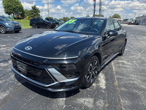 Used 2025 Hyundai Sonata SEL FWD image 1
