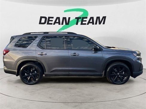 Used 2025 Honda Pilot Black Edition image 9