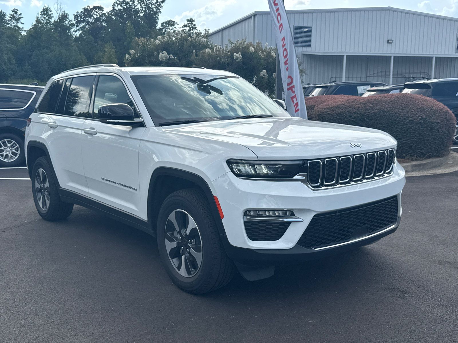 Used 2024 Jeep Grand Cherokee Limited 4xe AWD/4WD image 3