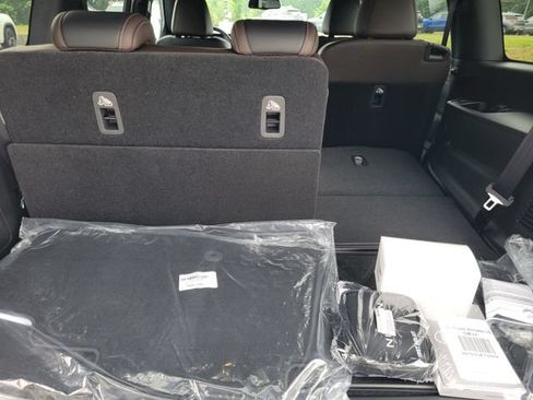 New 2026 Nissan Armada SL w/ Captain's Chari Seat Package AWD/4WD image 36