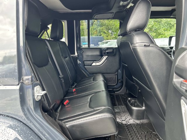 Used 2017 Jeep Wrangler Unlimited Rubicon AWD/4WD image 15